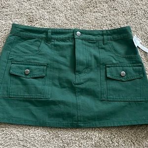 Green cargo skirt. NWT. Fits 29-30 waist